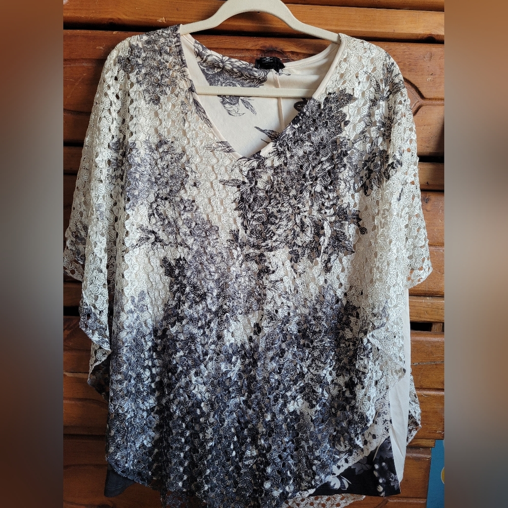 Brittany Black V-neck 3/4 Sleeve Poncho Floral Print Knit Blouse